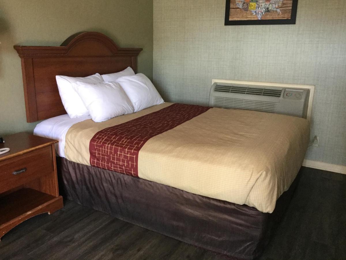 Falls Inn Newton Falls Екстериор снимка