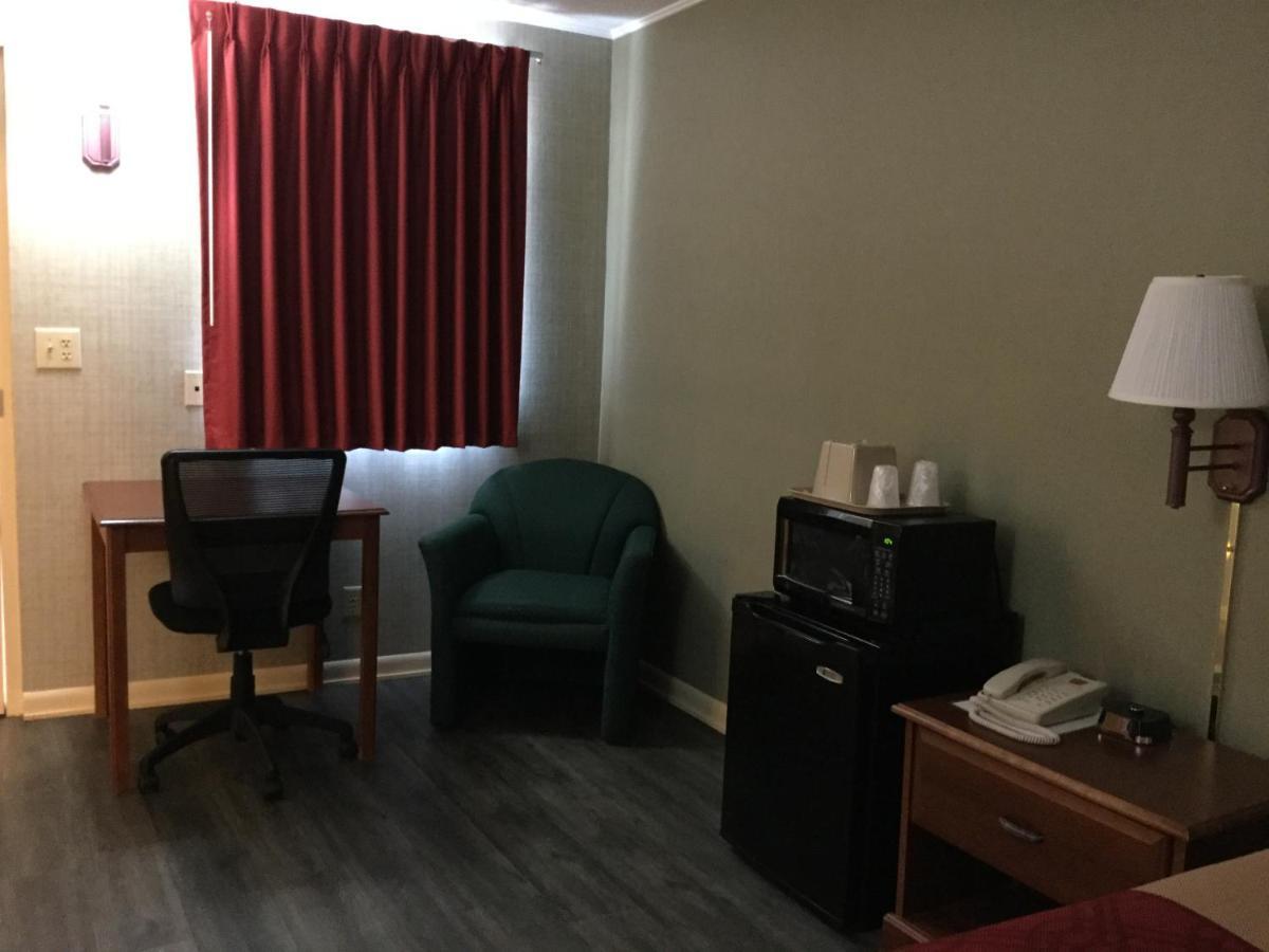 Falls Inn Newton Falls Екстериор снимка